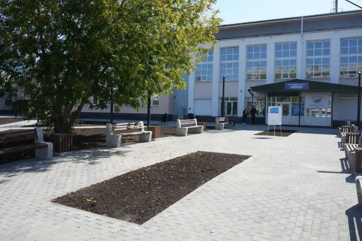 Благоустройство возле спортшколы «Ермак» в Ангарске завершено Благоустройство возле спортшколы «Ермак» в Ангарске завершено