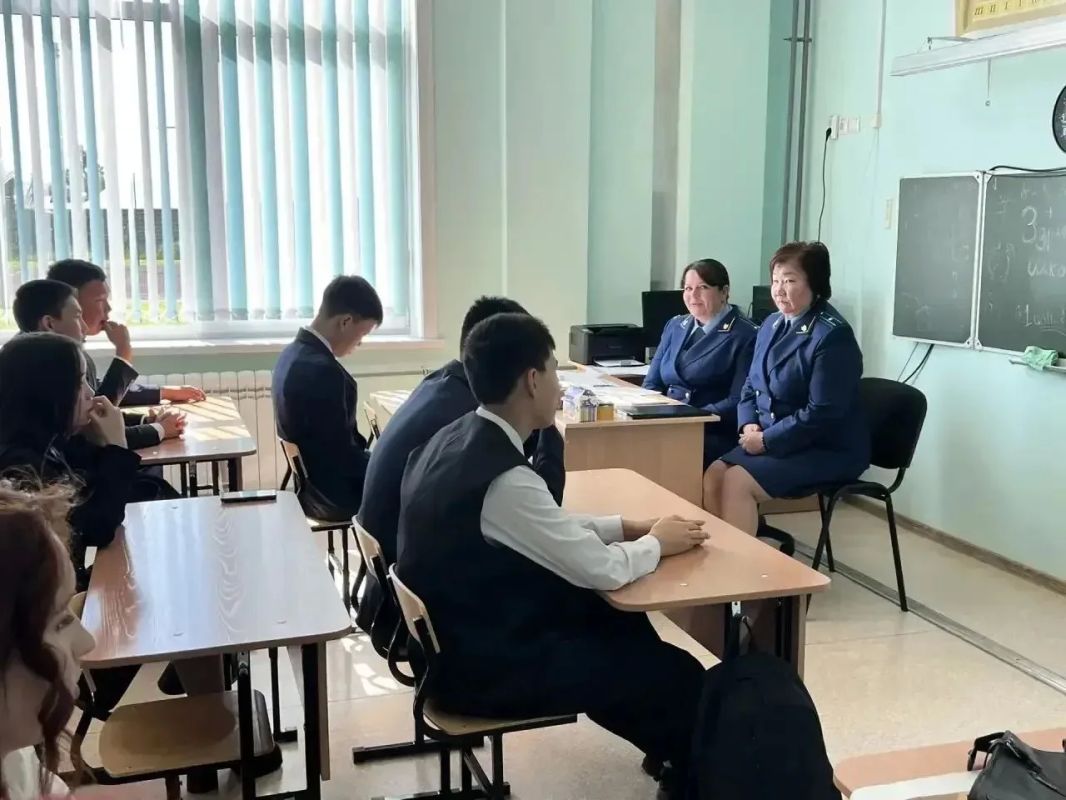 В День знаний работники органов прокуратуры посетили учебные заведения и приняли участие в торжественных мероприятиях, провели открытие уроки В День знаний работники органов прокуратуры посетили учебные заведения и приняли участие в торжественных мероприятиях, провели открытие уроки