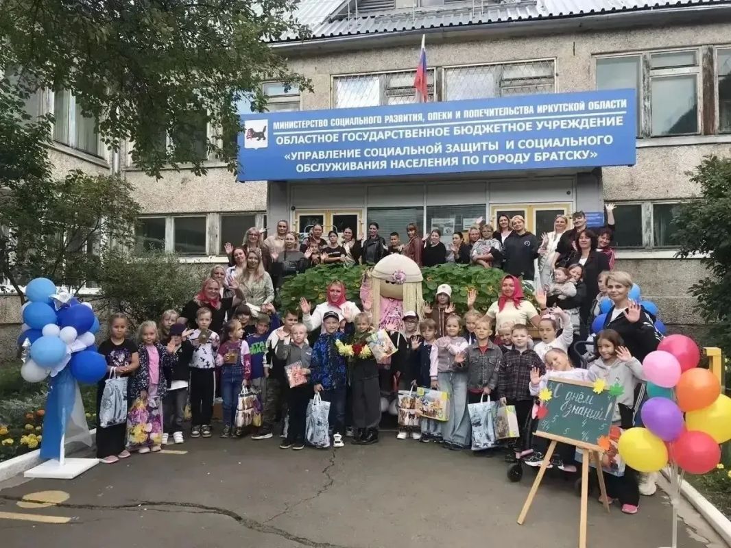 В преддверии Дня знаний работники прокуратур городов и районов встретились с детьми из многодетных семей, семей участников специальной военной операции, а также оказавшихся в трудной жизненной ситуации В преддверии Дня знаний работники прокуратур городов и районов встретились с детьми из многодетных семей, семей участников специальной военной операции, а также оказавшихся в трудной жизненной ситуации