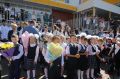 Сегодня город вновь наполнился особой атмосферой 1 сентября — улыбками, цветами и радостными встречами