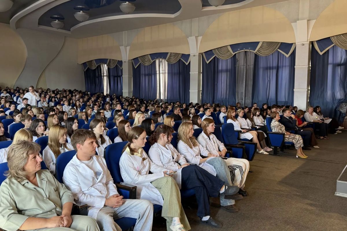 Более 3 тысяч первокурсников приступили к обучению в учреждениях среднего и высшего медицинского образования в Приангарье Более 3 тысяч первокурсников приступили к обучению в учреждениях среднего и высшего медицинского образования в Приангарье