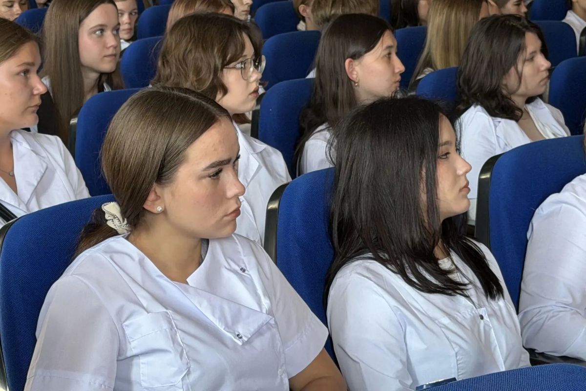 Более 3 тысяч первокурсников приступили к обучению в учреждениях среднего и высшего медицинского образования в Приангарье Более 3 тысяч первокурсников приступили к обучению в учреждениях среднего и высшего медицинского образования в Приангарье