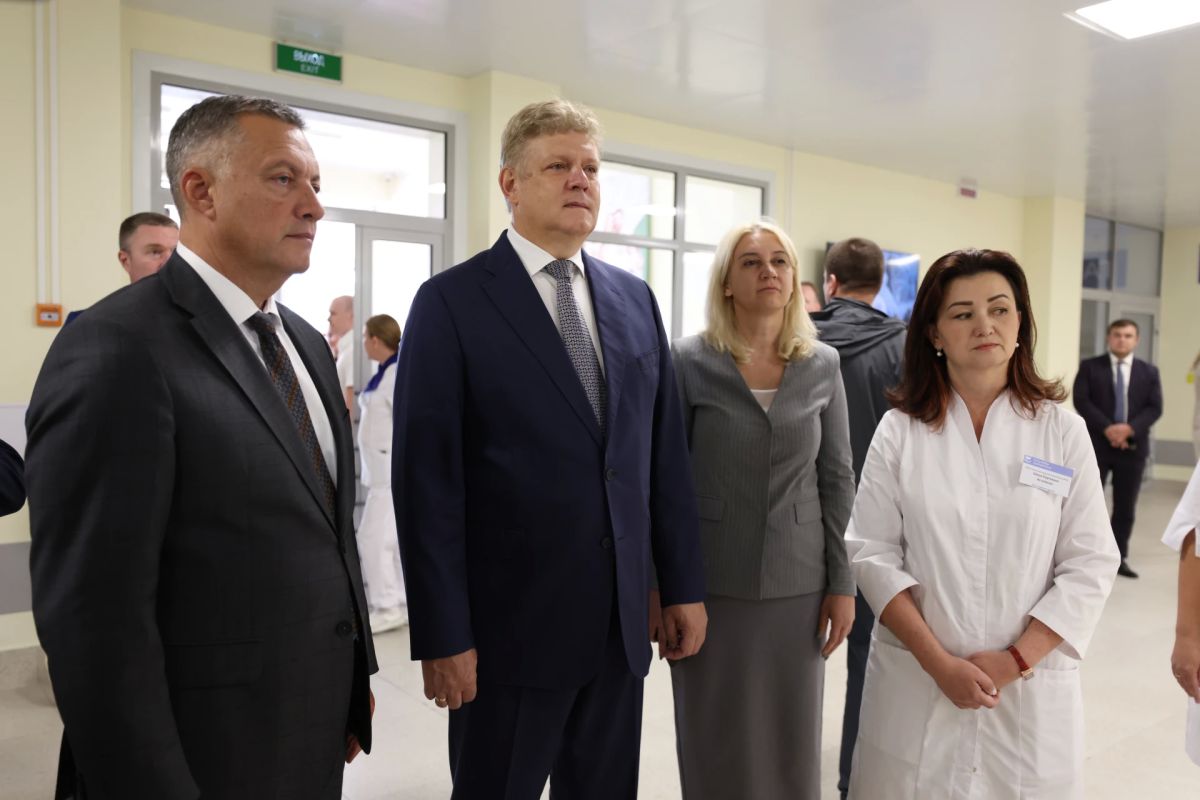 Полпред Президента РФ в СФО и Губернатор Иркутской области обсудили вопросы развития Приангарья и посетили ряд социальных объектов Полпред Президента РФ в СФО и Губернатор Иркутской области обсудили вопросы развития Приангарья и посетили ряд социальных объектов