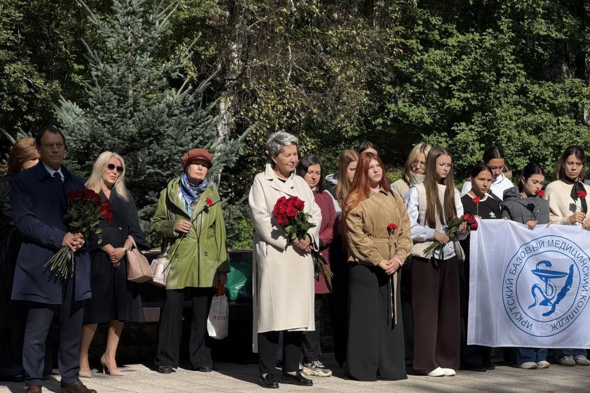 Память 46 медицинских работников, погибших от COVID-19, почтили в Иркутской области Память 46 медицинских работников, погибших от COVID-19, почтили в Иркутской области