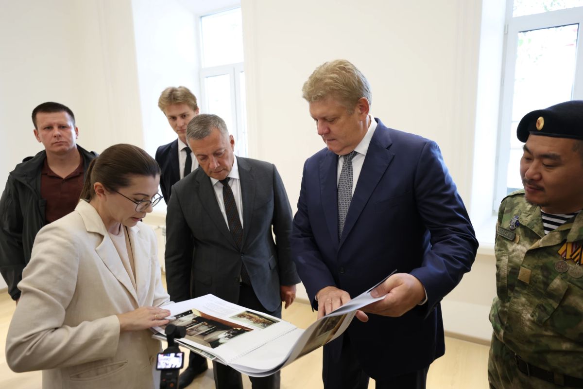 Полпред Президента РФ в СФО и Губернатор Иркутской области обсудили вопросы развития Приангарья и посетили ряд социальных объектов Полпред Президента РФ в СФО и Губернатор Иркутской области обсудили вопросы развития Приангарья и посетили ряд социальных объектов
