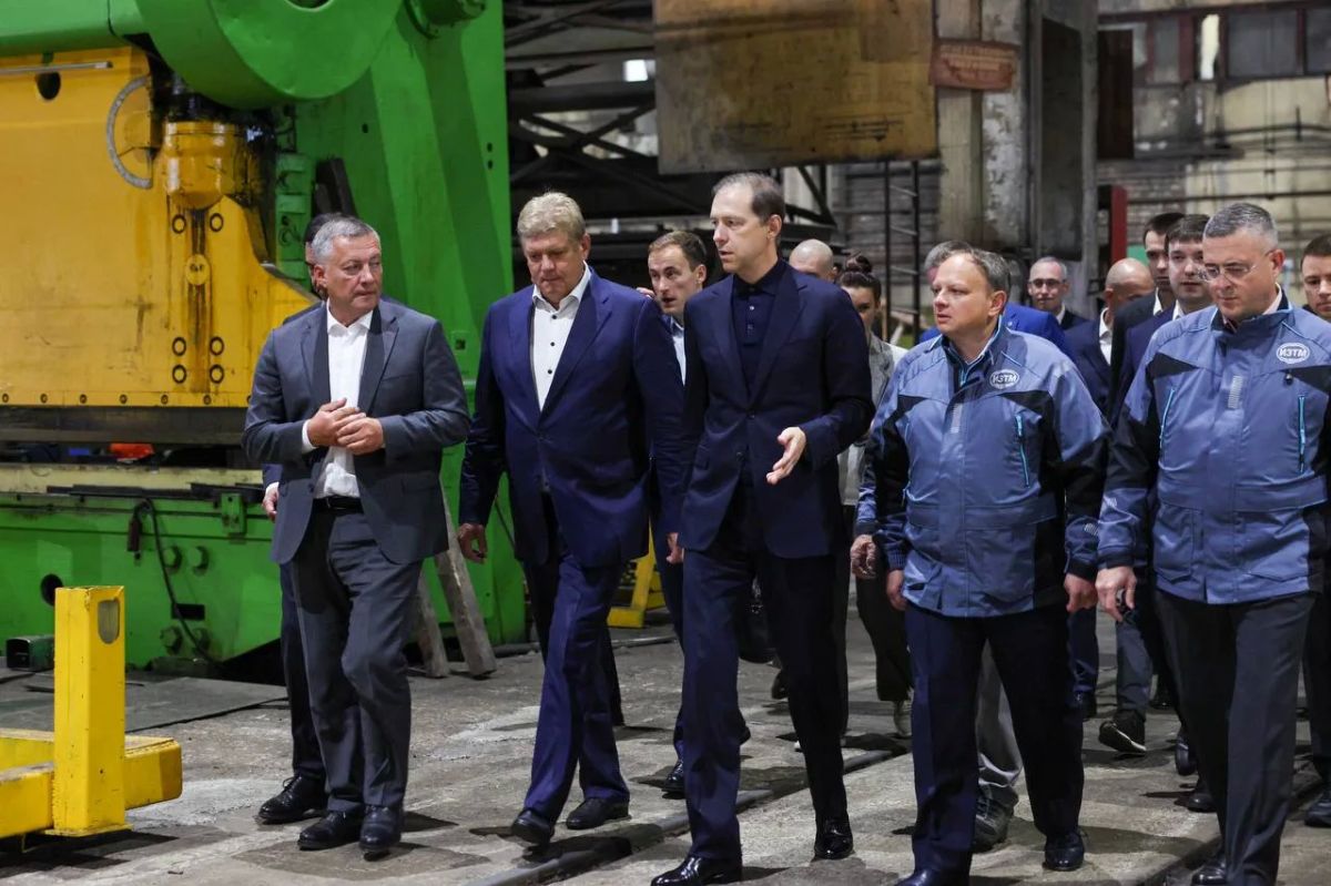 Денис Мантуров ознакомился с производственными мощностями Иркутского завода тяжелого машиностроения Денис Мантуров ознакомился с производственными мощностями Иркутского завода тяжелого машиностроения