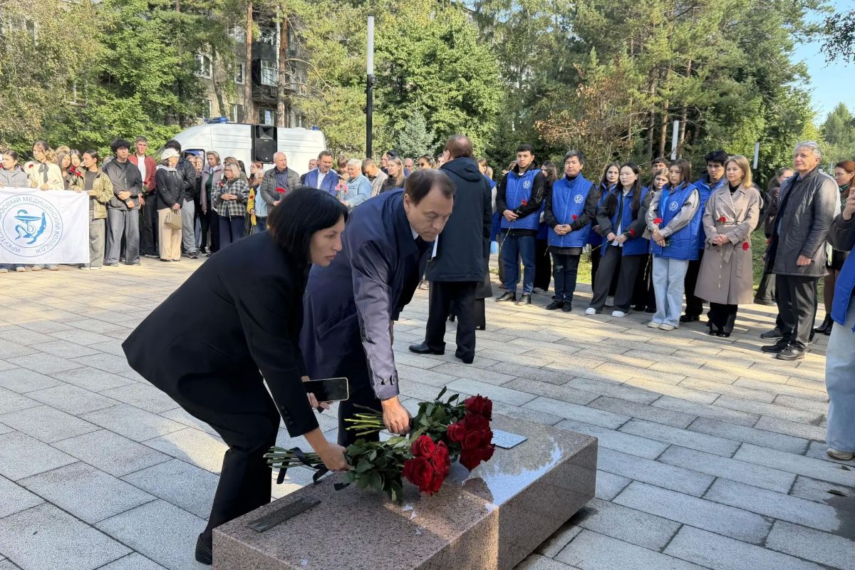 Память 46 медицинских работников, погибших от COVID-19, почтили в Иркутской области Память 46 медицинских работников, погибших от COVID-19, почтили в Иркутской области