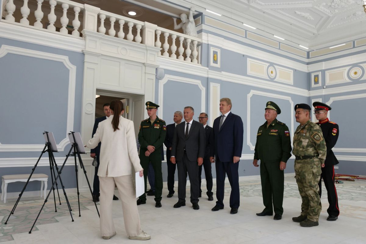 Полпред Президента РФ в СФО и Губернатор Иркутской области обсудили вопросы развития Приангарья и посетили ряд социальных объектов Полпред Президента РФ в СФО и Губернатор Иркутской области обсудили вопросы развития Приангарья и посетили ряд социальных объектов