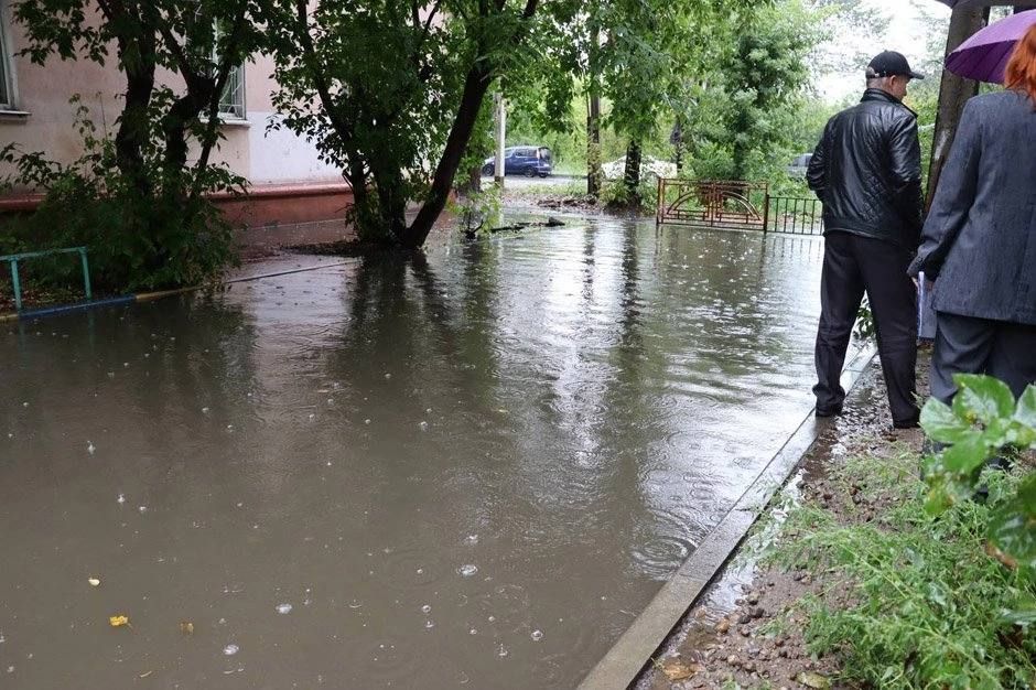 В Ново-Ленино после ливня подтопило дома В Ново-Ленино после ливня подтопило дома