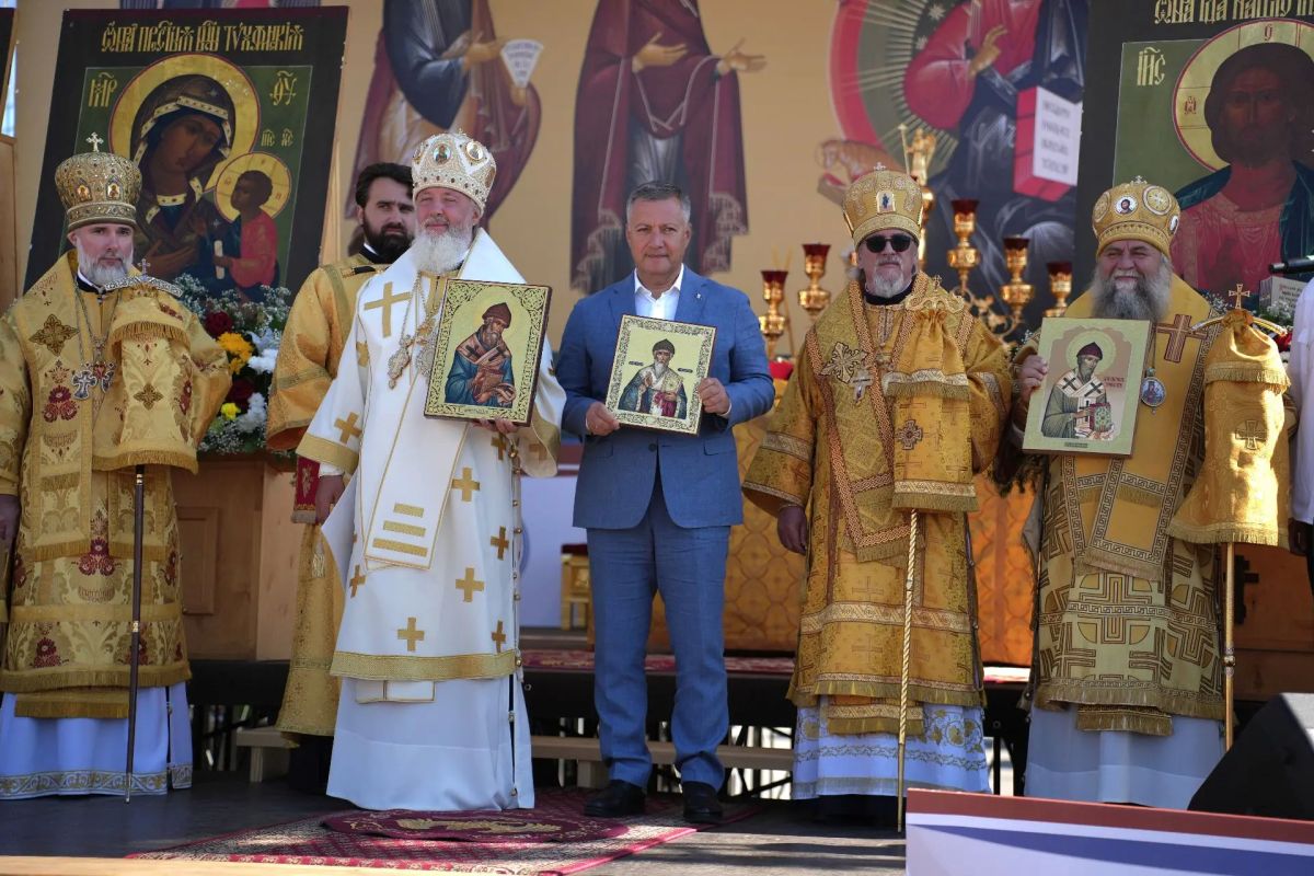В Иркутске торжественно открылись Дни русской духовности и культуры «Сияние России» В Иркутске торжественно открылись Дни русской духовности и культуры «Сияние России»