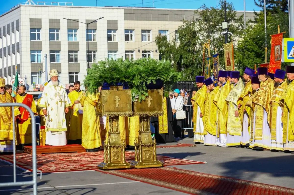 Более 15 тысяч иркутян объединились в крестном ходе в честь Дней русской духовности Более 15 тысяч иркутян объединились в крестном ходе в честь Дней русской духовности