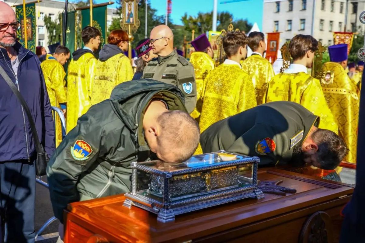 Более 15 тысяч иркутян объединились в крестном ходе в честь Дней русской духовности Более 15 тысяч иркутян объединились в крестном ходе в честь Дней русской духовности