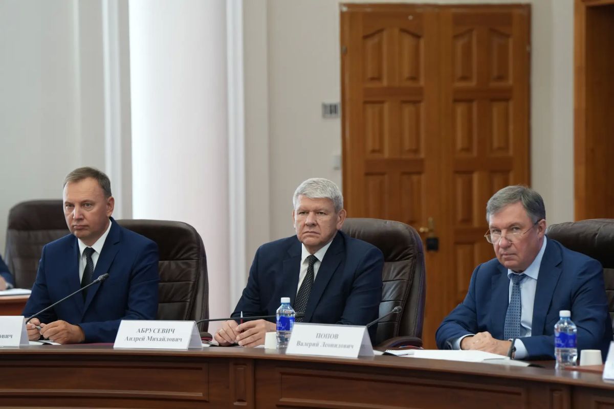 Полпред Президента в СФО Анатолий Серышев и Губернатор Иркутской области Игорь Кобзев обсудили подготовку региона к отопительному периоду Полпред Президента в СФО Анатолий Серышев и Губернатор Иркутской области Игорь Кобзев обсудили подготовку региона к отопительному периоду