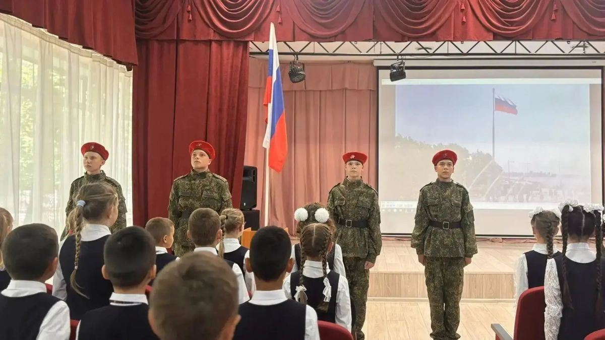 Биографические фильмы и живые дискуссии: как проходят понедельники в иркутских школах Биографические фильмы и живые дискуссии: как проходят понедельники в иркутских школах