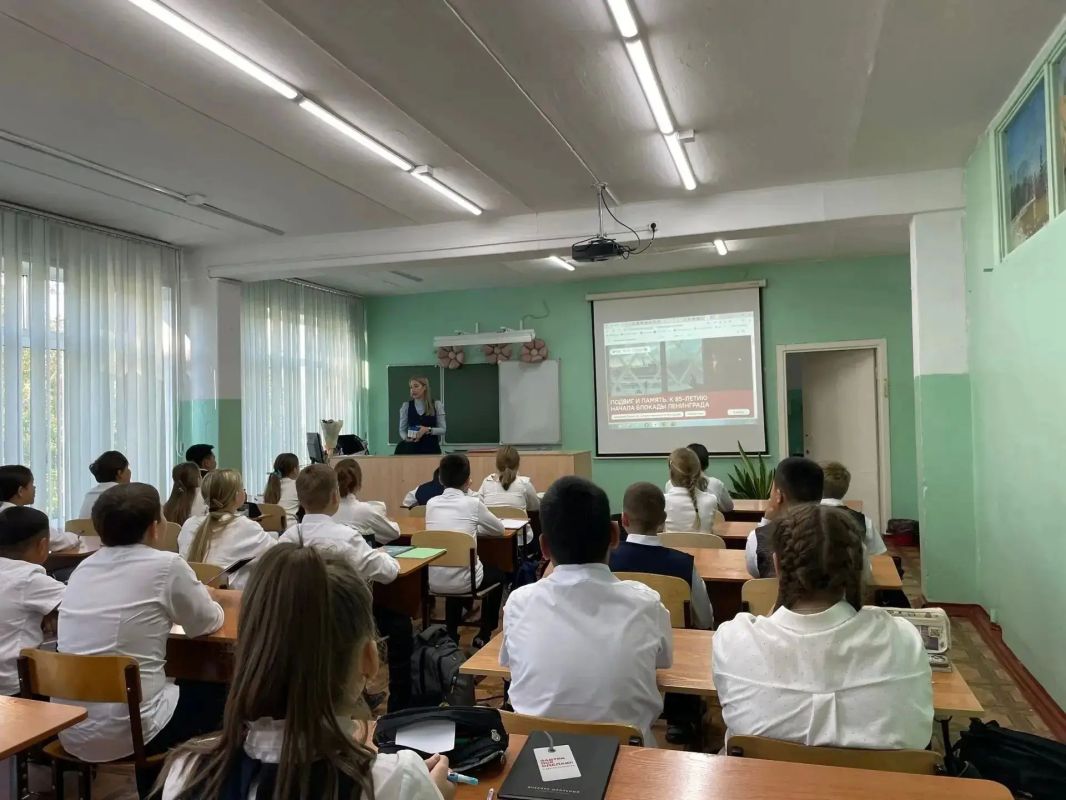 Биографические фильмы и живые дискуссии: как проходят понедельники в иркутских школах Биографические фильмы и живые дискуссии: как проходят понедельники в иркутских школах