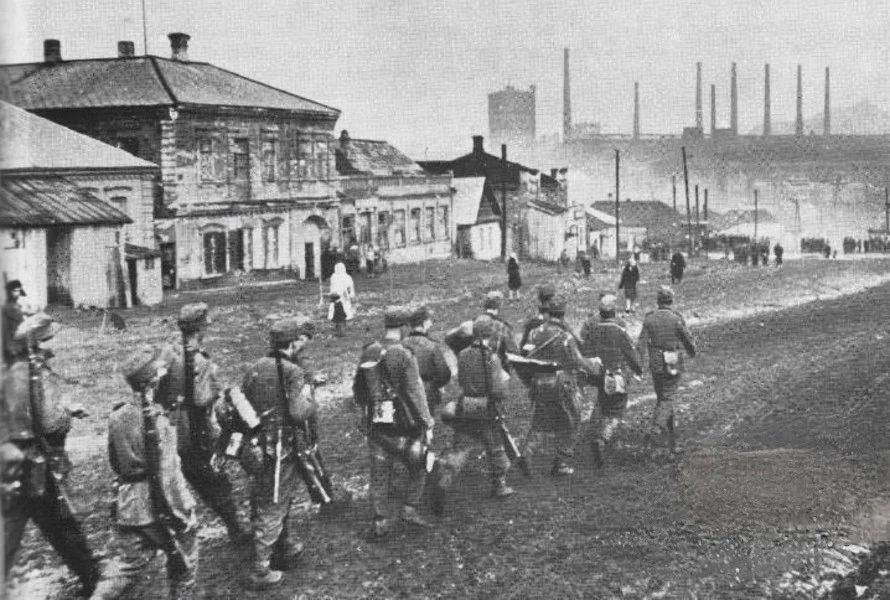 ЭТО БЫЛО 83 ГОДА НАЗАД. 7 сентября 1943 года началась освободительная операция в городе Донецк, в то время называвшемся Сталино, силами Красной Армии ЭТО БЫЛО 83 ГОДА НАЗАД. 7 сентября 1943 года началась освободительная операция в городе Донецк, в то время называвшемся Сталино, силами Красной Армии
