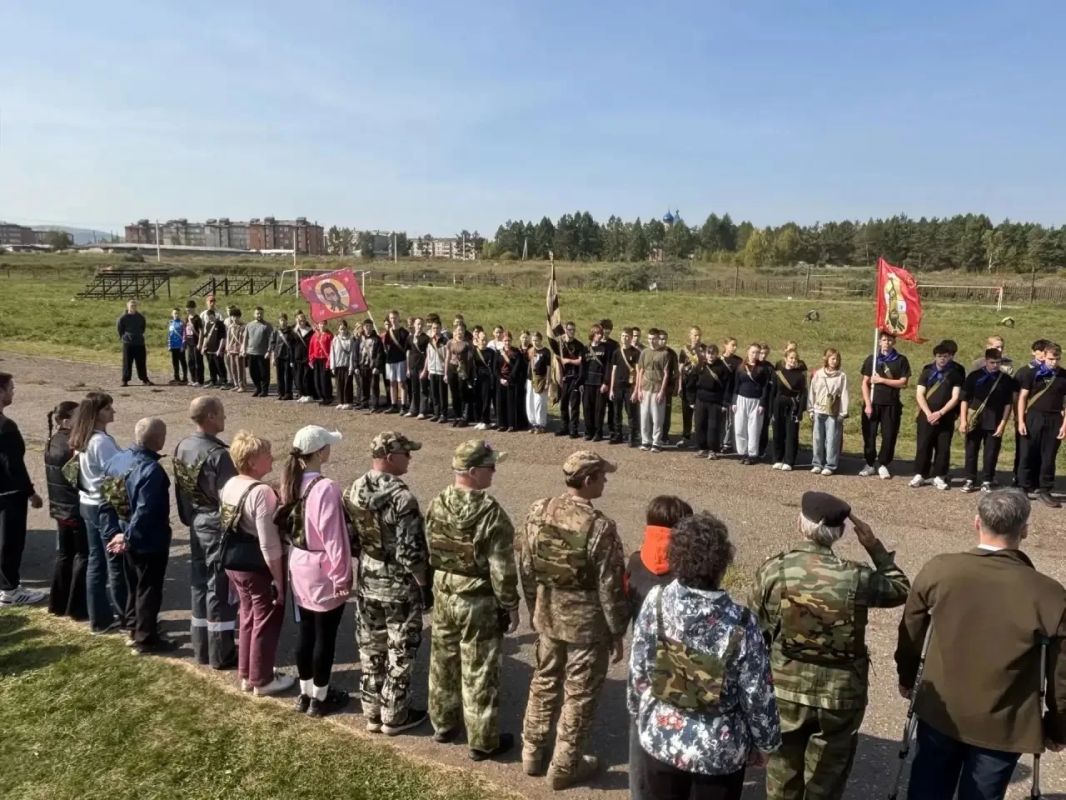 Транспортные полицейские Братска стали наставниками участников военно-патриотической игры Транспортные полицейские Братска стали наставниками участников военно-патриотической игры