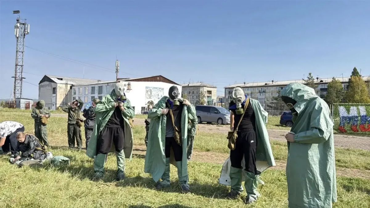 Транспортные полицейские Братска стали наставниками участников военно-патриотической игры Транспортные полицейские Братска стали наставниками участников военно-патриотической игры