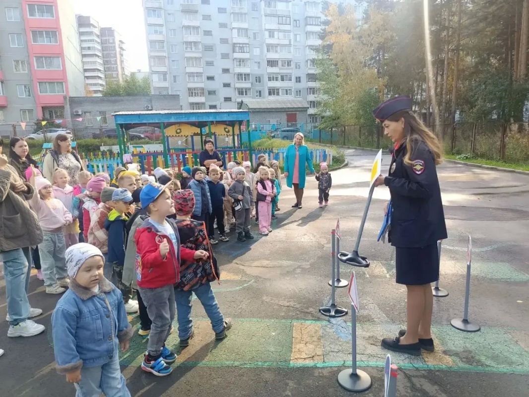 В Усть-Илимске сотрудники Госавтоинспекции провели увлекательное путешествие в «Школу маленьких пешеходов» для воспитанников детского сада «Айболит» В Усть-Илимске сотрудники Госавтоинспекции провели увлекательное путешествие в «Школу маленьких пешеходов» для воспитанников детского сада «Айболит»