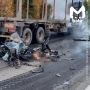 Lexus разорвало пополам после удара о фуру в Иркутской области