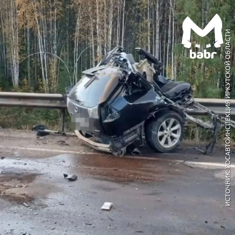 Lexus разорвало пополам после удара о фуру в Иркутской области Lexus разорвало пополам после удара о фуру в Иркутской области