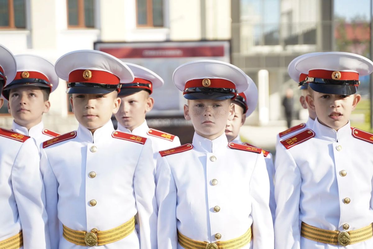 Первокурсников Иркутского суворовского военного училища посвятили в суворовцы Первокурсников Иркутского суворовского военного училища посвятили в суворовцы