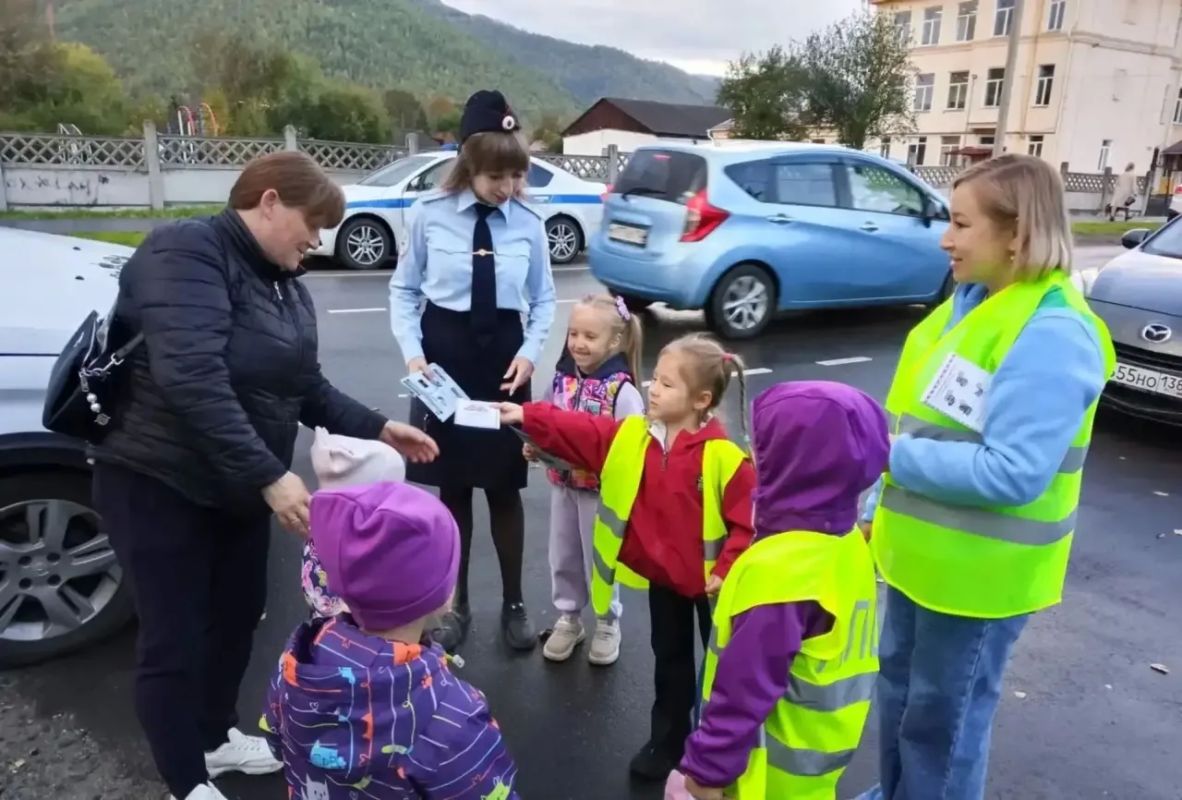 Совместную акцию «Пристегни самое дорогое!» провели сотрудники Госавтоинспекции с дошкольниками в Слюдянском районе Совместную акцию «Пристегни самое дорогое!» провели сотрудники Госавтоинспекции с дошкольниками в Слюдянском районе