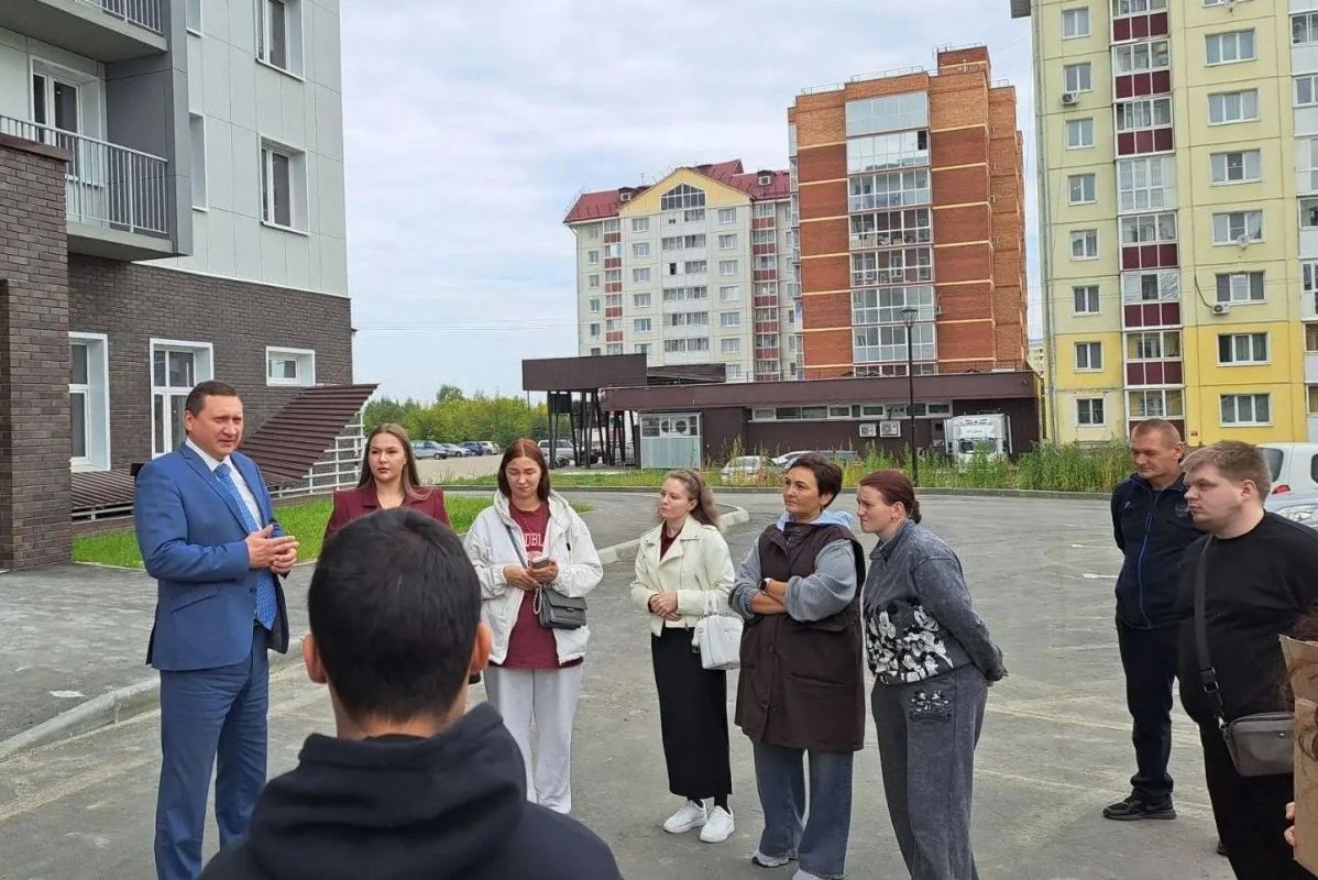 В Иркутской области ключи от новых квартир получили еще 39 граждан из числа детей-сирот и детей, оставшихся без попечения родителей В Иркутской области ключи от новых квартир получили еще 39 граждан из числа детей-сирот и детей, оставшихся без попечения родителей