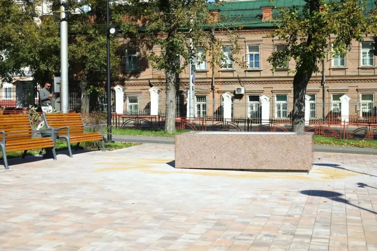 Мэр Руслан Болотов проверил ход благоустройства в Октябрьском округе Мэр Руслан Болотов проверил ход благоустройства в Октябрьском округе