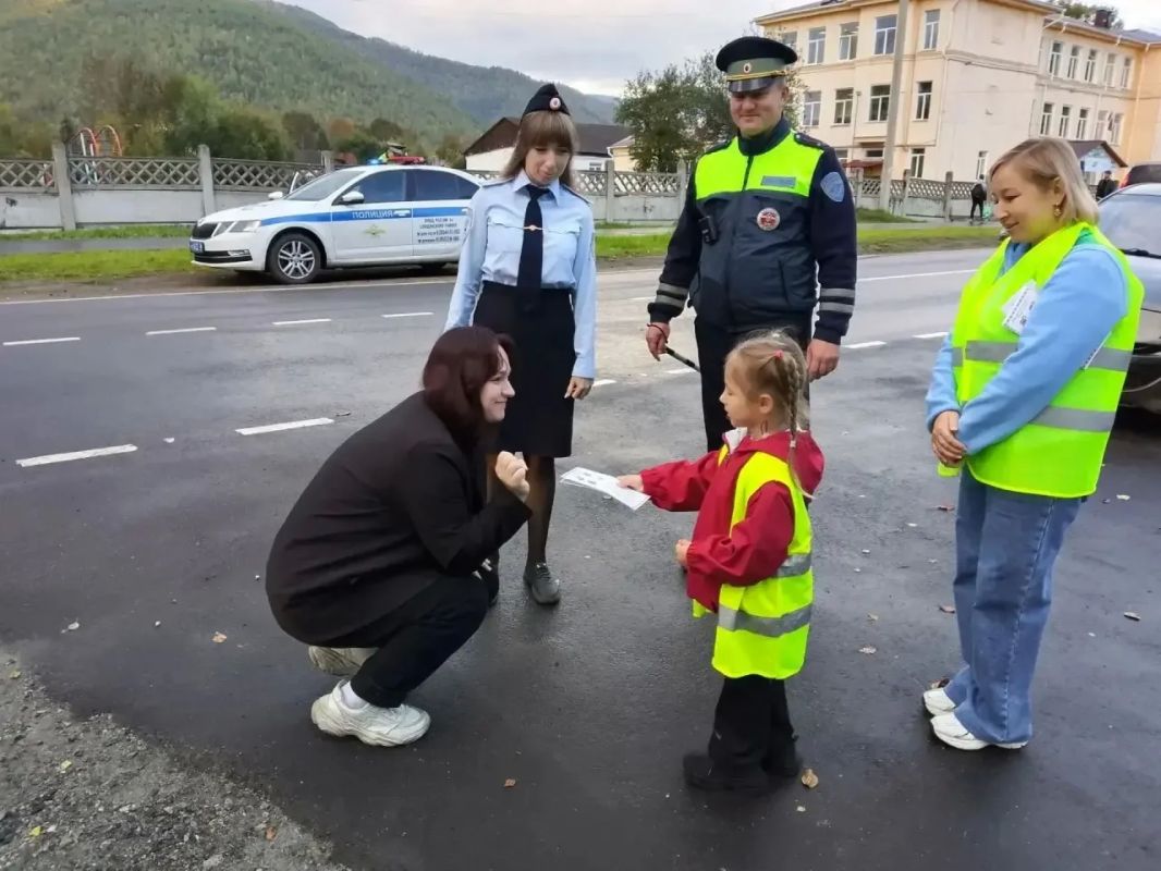 Совместную акцию «Пристегни самое дорогое!» провели сотрудники Госавтоинспекции с дошкольниками в Слюдянском районе Совместную акцию «Пристегни самое дорогое!» провели сотрудники Госавтоинспекции с дошкольниками в Слюдянском районе