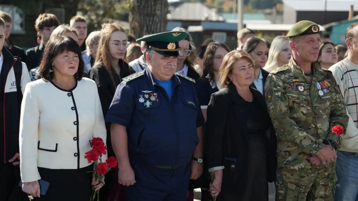 В Куйтуне открыли стелу в память о бойцах СВО В Куйтуне открыли стелу в память о бойцах СВО