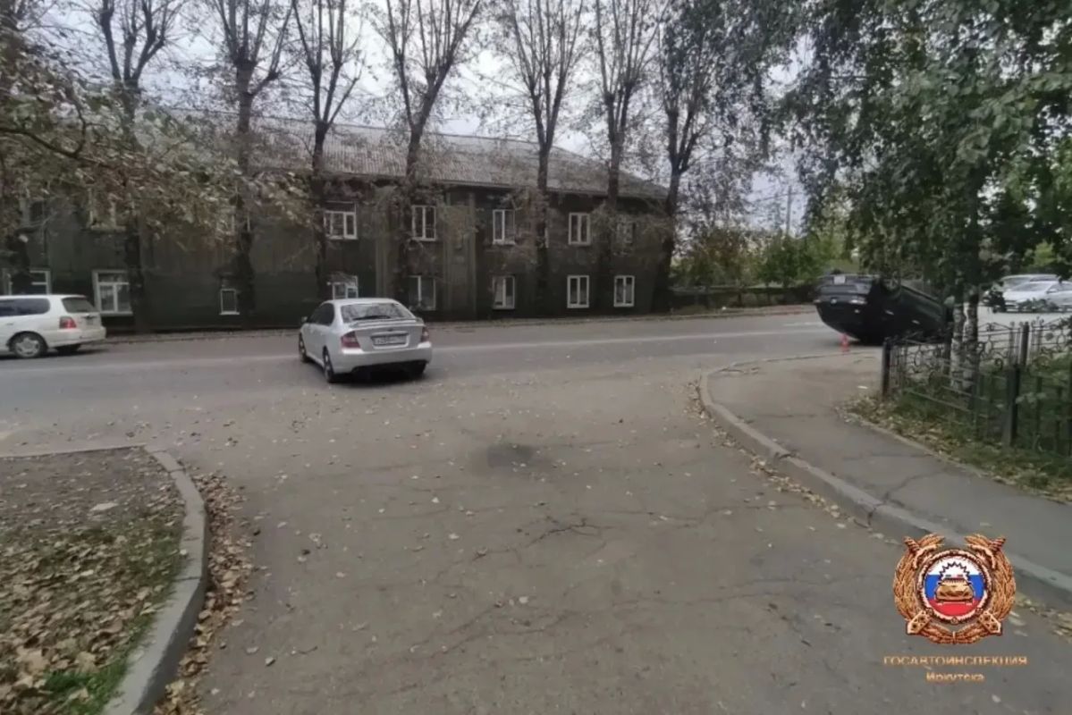 В Иркутске полицейские разбираются в обстоятельствах ДТП, в ходе которого перевернулся автомобиль и пострадал человек В Иркутске полицейские разбираются в обстоятельствах ДТП, в ходе которого перевернулся автомобиль и пострадал человек