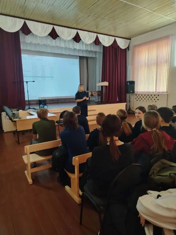 Транспортные полицейские продолжают профилактические мероприятия со школьниками Транспортные полицейские продолжают профилактические мероприятия со школьниками