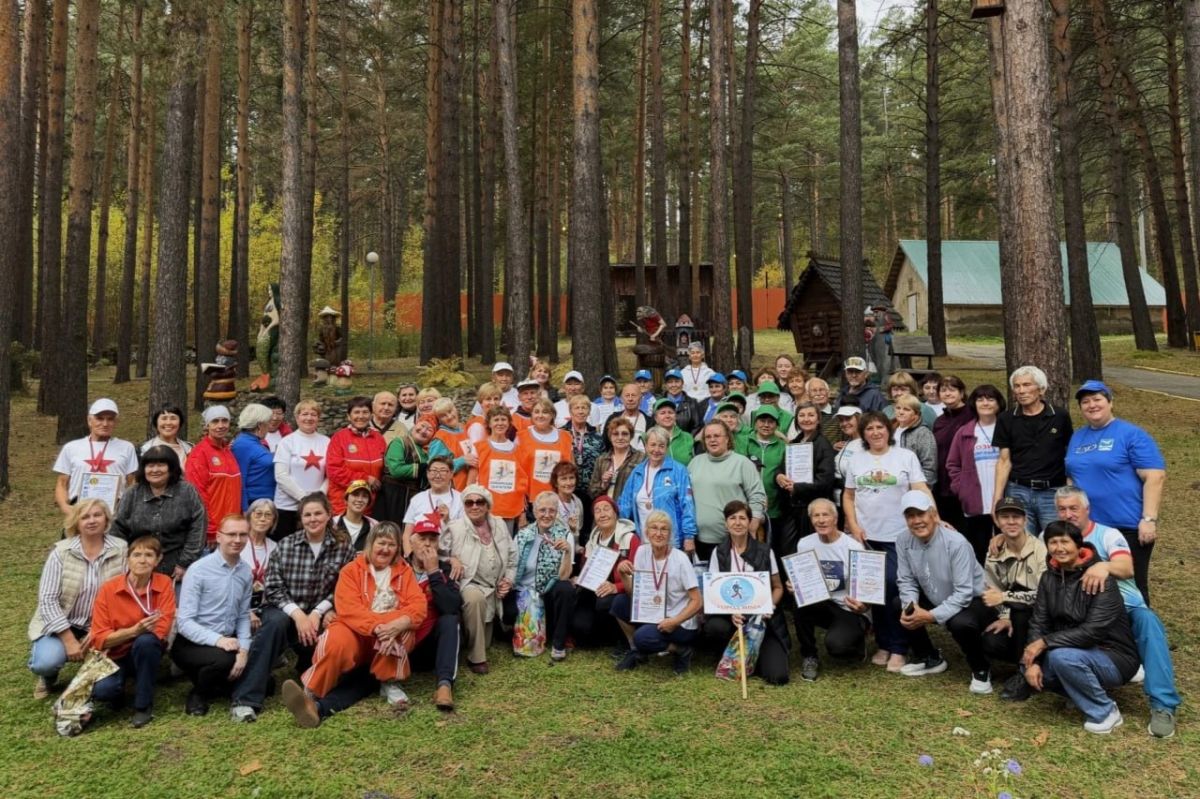 Скандинавская ходьба собрала спортсменов старшего поколения со всей области