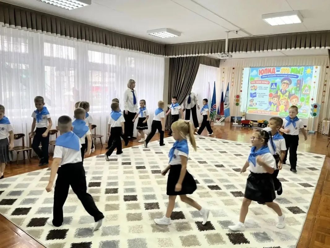 В Усть-Илимске появился первый отряд юных помощников инспекторов движения В Усть-Илимске появился первый отряд юных помощников инспекторов движения