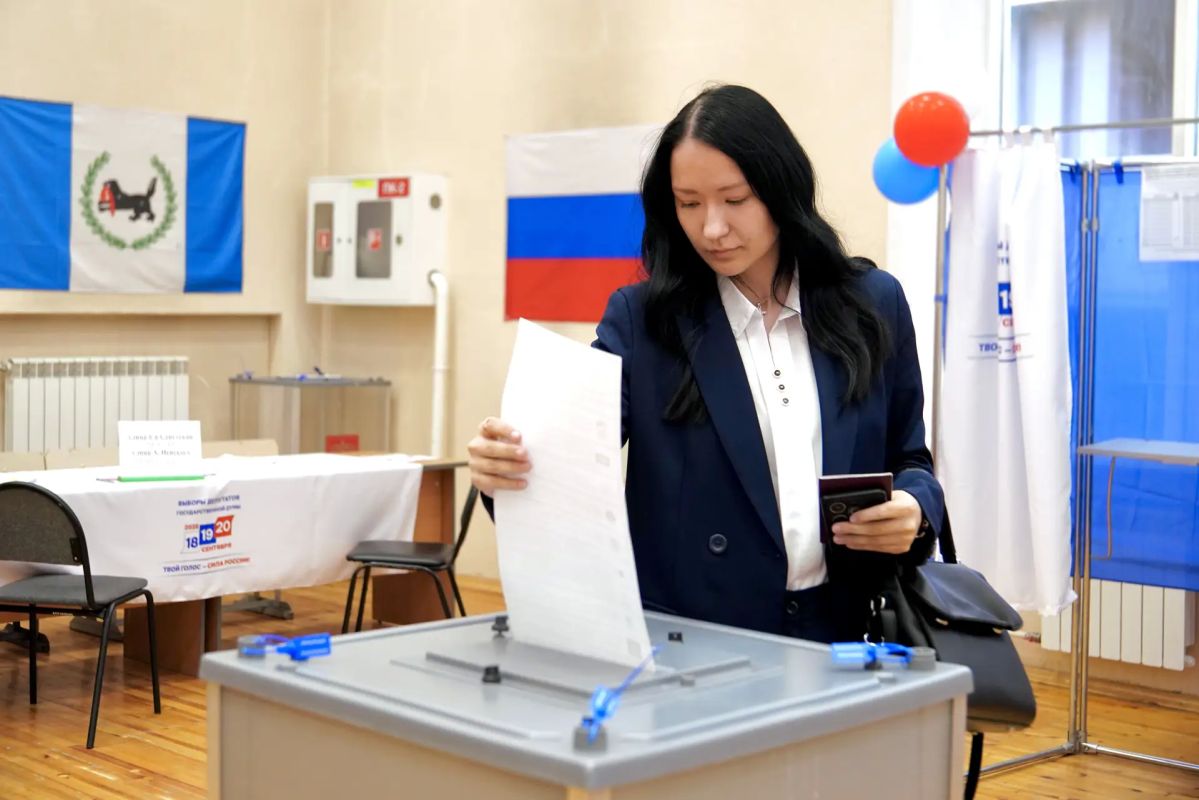 Особый день сегодня у тех, кто впервые пробует себя в роли избирателя - молодежи, достигшей 18-летнего возраста Особый день сегодня у тех, кто впервые пробует себя в роли избирателя - молодежи, достигшей 18-летнего возраста