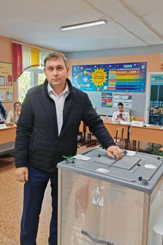 Члены Правительства Иркутской области голосуют на выборах депутатов Государственной Думы Члены Правительства Иркутской области голосуют на выборах депутатов Государственной Думы