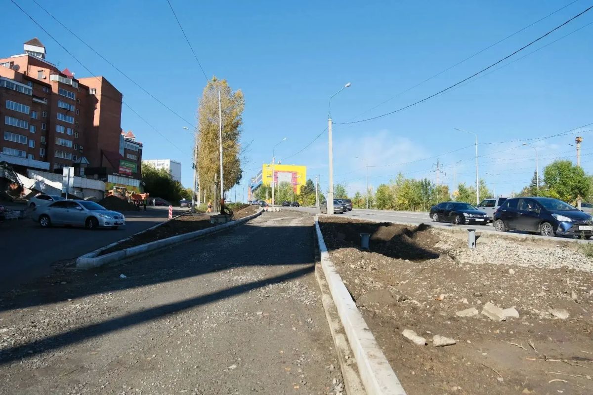 Мэр Руслан Болотов проверил ход ремонта улицы Байкальской Мэр Руслан Болотов проверил ход ремонта улицы Байкальской