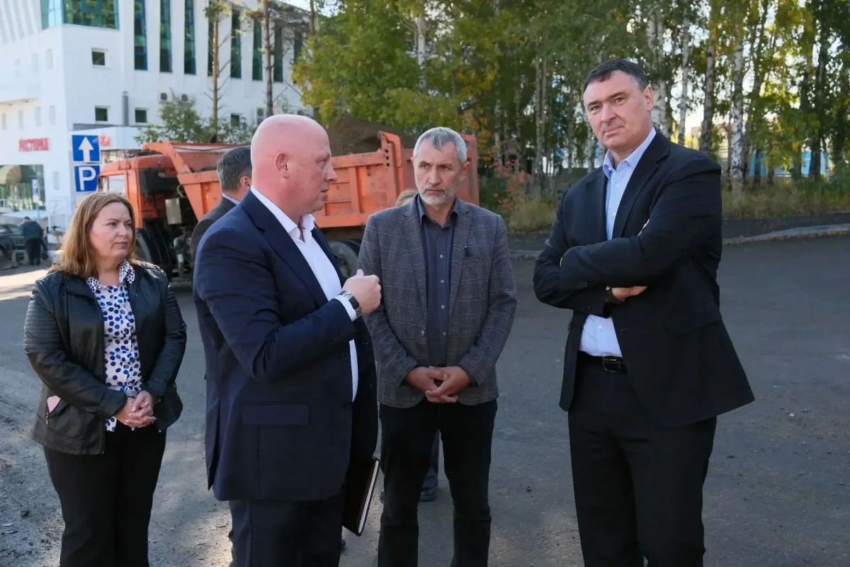 Мэр Руслан Болотов проверил ход ремонта улицы Байкальской Мэр Руслан Болотов проверил ход ремонта улицы Байкальской