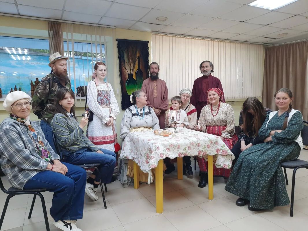 Давно не слышали противного писка над ухом и не испытывали зуд после укуса комара? А это потому, что иркутский клуб календарно-обрядовой реконструкции «Ковчег» провел обряд и похоронил надоедливое насекомое вместе с его... Давно не слышали противного писка над ухом и не испытывали зуд после укуса комара? А это потому, что иркутский клуб календарно-обрядовой реконструкции «Ковчег» провел обряд и похоронил надоедливое насекомое вместе с его...