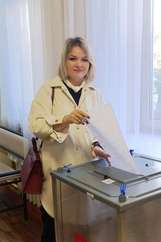 Члены Правительства Иркутской области голосуют на выборах депутатов Государственной Думы Члены Правительства Иркутской области голосуют на выборах депутатов Государственной Думы