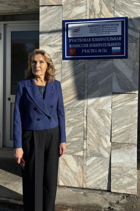 Члены Правительства Иркутской области голосуют на выборах депутатов Государственной Думы Члены Правительства Иркутской области голосуют на выборах депутатов Государственной Думы