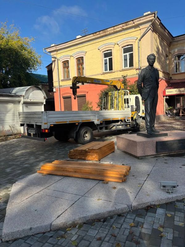 Присаживайтесь, пожалуйста! Присаживайтесь, пожалуйста!