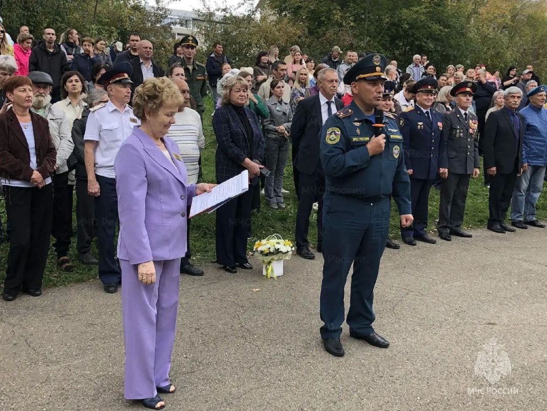 В школе № 39 имени Героя РФ генерала армии Е. Н. Зиничева прошла церемония посвящения в кадеты и курсанты В школе № 39 имени Героя РФ генерала армии Е. Н. Зиничева прошла церемония посвящения в кадеты и курсанты