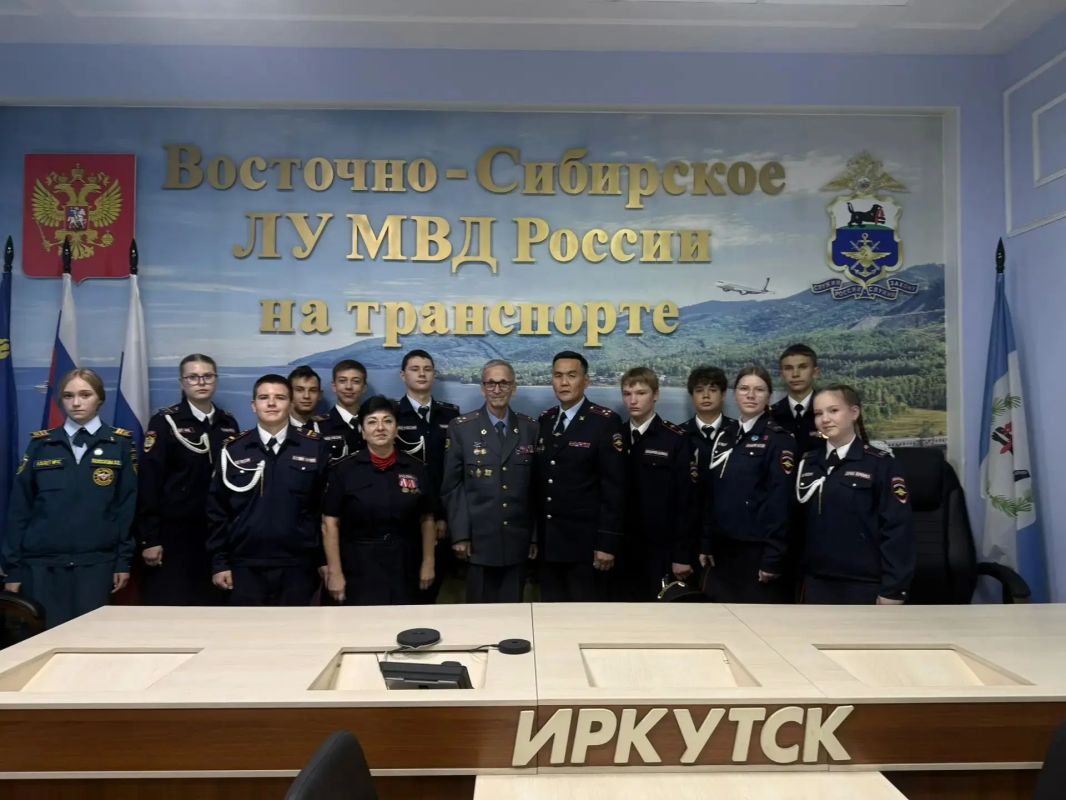 Встреча с молодыми сотрудниками, выпускниками ведомственных вузов прошла в Восточно-Сибирском ЛУ МВД России на транспорте Встреча с молодыми сотрудниками, выпускниками ведомственных вузов прошла в Восточно-Сибирском ЛУ МВД России на транспорте