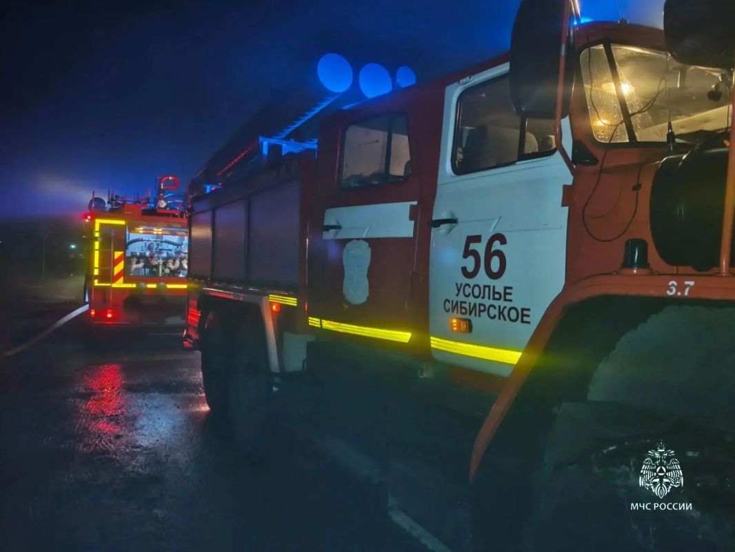 УсольеСибирском на пожаре в здании неэксплуатируемого цеха погиб человек УсольеСибирском на пожаре в здании неэксплуатируемого цеха погиб человек