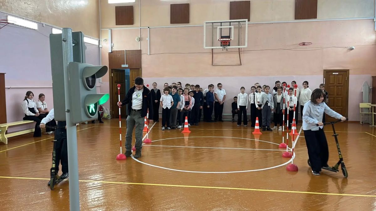 Госавтоинспекторы и педагоги Лаборатории безопасности побывали в гостях у ангарских школьников Госавтоинспекторы и педагоги Лаборатории безопасности побывали в гостях у ангарских школьников