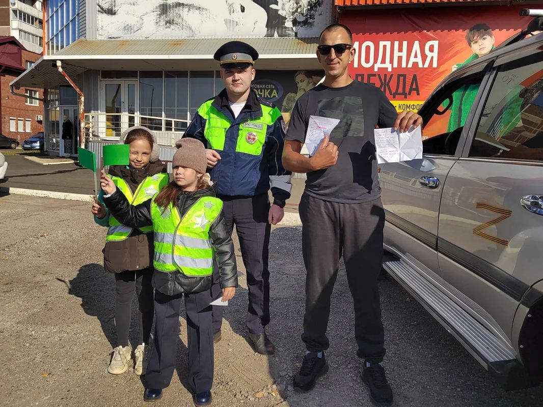 В Единый день безопасности дорожного движения госавтоинспекторы и школьники призвали братчан уделить особое внимание безопасности детей В Единый день безопасности дорожного движения госавтоинспекторы и школьники призвали братчан уделить особое внимание безопасности детей