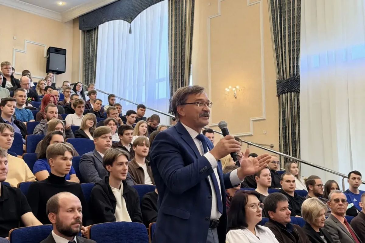 Андрей Яцкин и Игорь Кобзев обсудили комплексное развитие города Братска Андрей Яцкин и Игорь Кобзев обсудили комплексное развитие города Братска