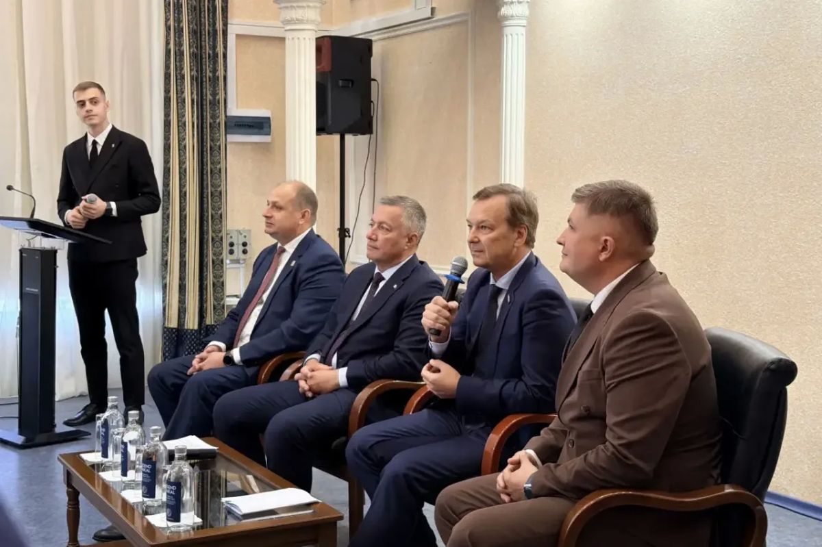 Андрей Яцкин и Игорь Кобзев обсудили комплексное развитие города Братска Андрей Яцкин и Игорь Кобзев обсудили комплексное развитие города Братска